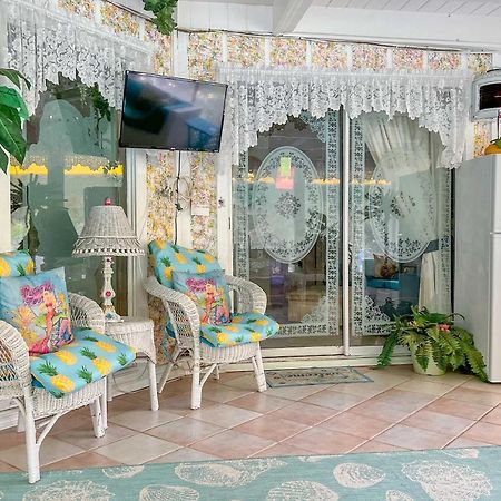 ウィーキ・ワチーPams Mermaid House With Riverfront Yard And Lanai!アパートメント エクステリア 写真