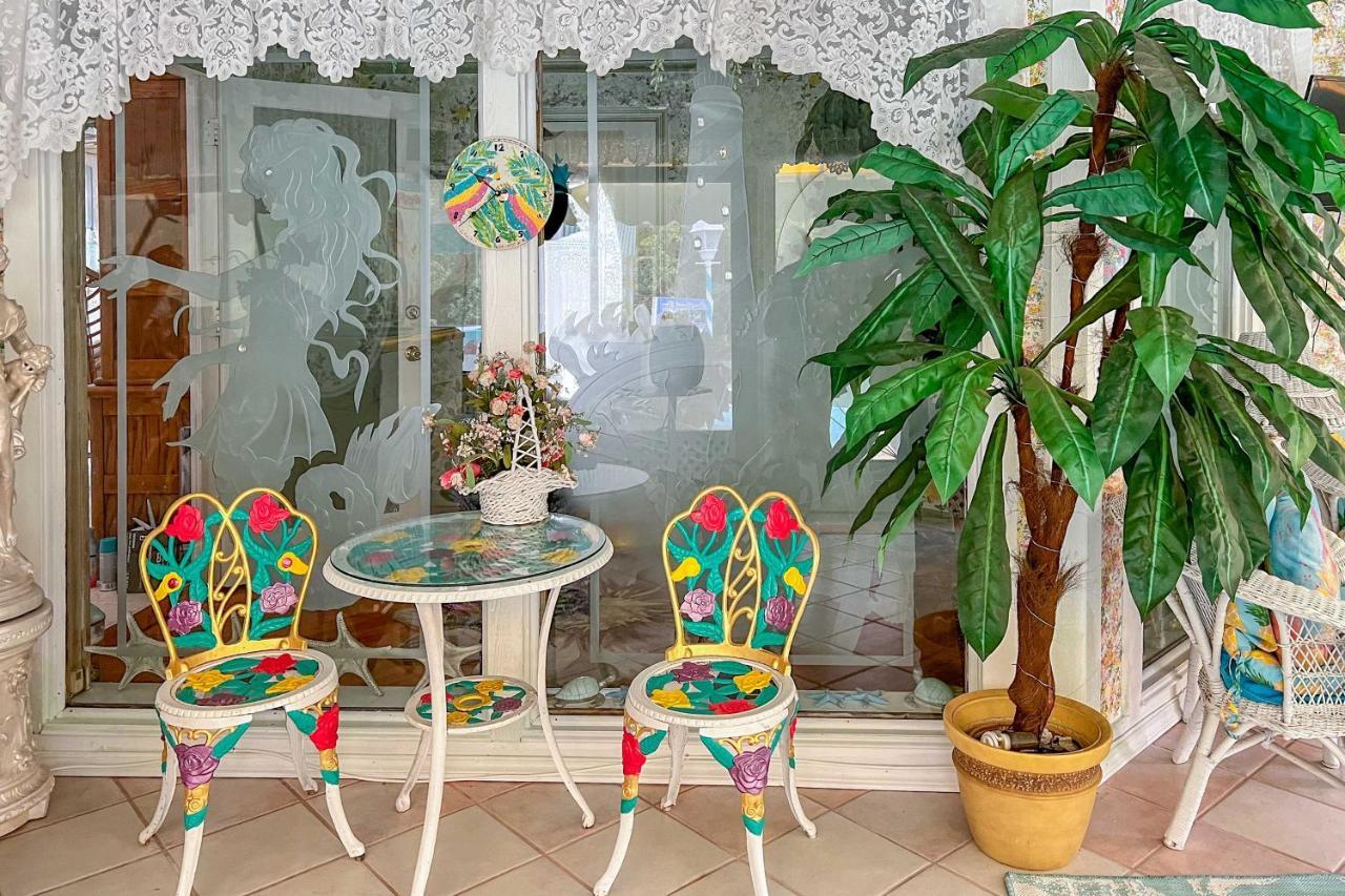 ウィーキ・ワチーPams Mermaid House With Riverfront Yard And Lanai!アパートメント エクステリア 写真