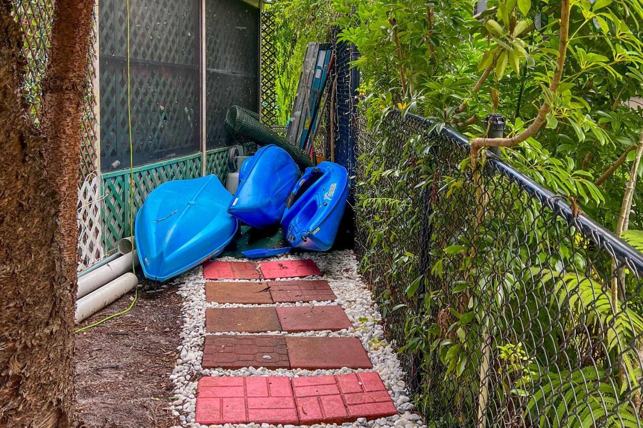 ウィーキ・ワチーPams Mermaid House With Riverfront Yard And Lanai!アパートメント エクステリア 写真